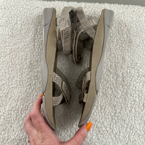 Clarks Collection Strappy Adjustable Comfort Outdoor Sandals - Picture 4 of 7